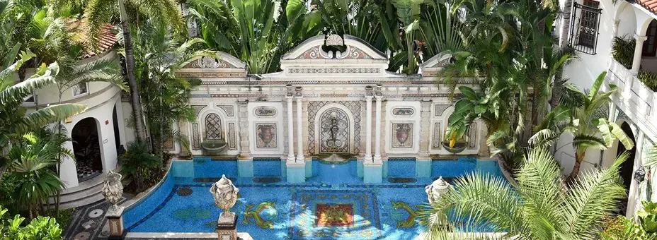 The Legendary Versace Mansion in Miami Bus Tours
